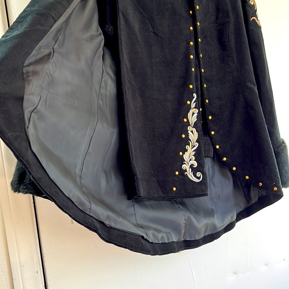 PLATINUM BY STEPHEN YEARICK BLACK CORDUROY EMBROIDERED SUIT WITH FAUX FUR WRIST - Picture 6 of 13